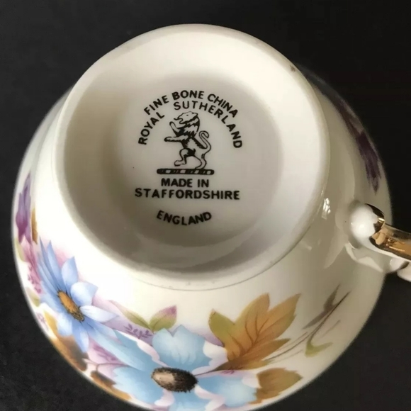 Royal Sutherland Teacup & Saucer - Picture 4 of 8